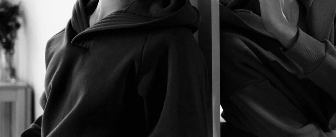 Como e por que praticar a autocompaixão: um guia para superar a autocrítica e viver com mais leveza