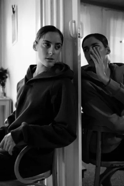 Como e por que praticar a autocompaixão: um guia para superar a autocrítica e viver com mais leveza